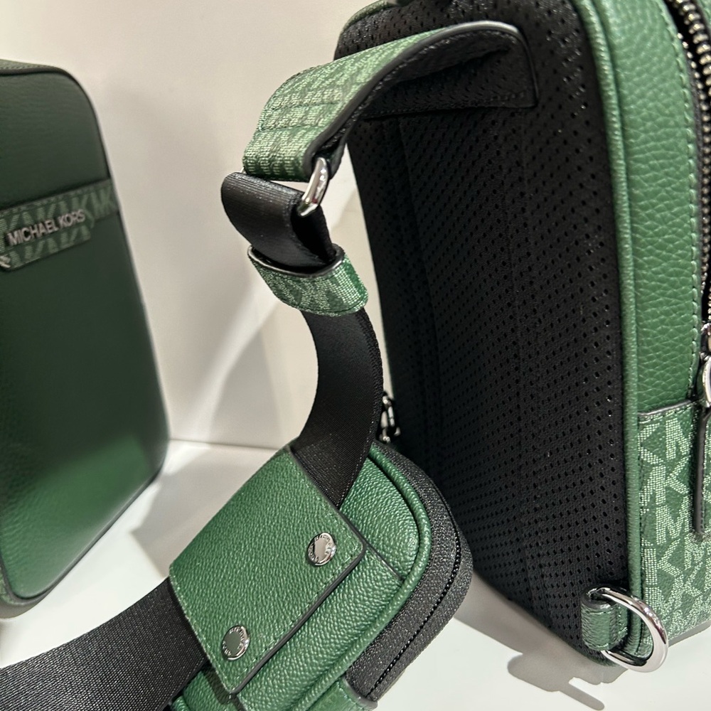 Michael Kors Cooper Medium KORS Logo Sling Pack NWT moss green with porch - Picture 4 of 15